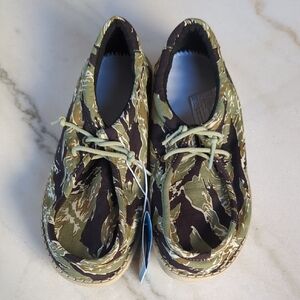 NWT Hey Dude Tiger Stripe Camouflage Moccasins Size 6 (Kids)